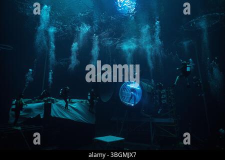 Missione: Impossible - The Final Reckoning (2025)Tom Cruise Christopher McQuarrie sul set di *Filmstill - solo uso editoriale* Vedi Special instru Foto Stock