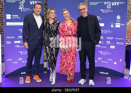 Rolf Hellgardt, Lisa Feller, Ruth Moschner und Axel Kuehn bei der Verleihung von Der Deutsche Entertainment Award AM 5.06.2025 im Harbour Club di Koel Foto Stock