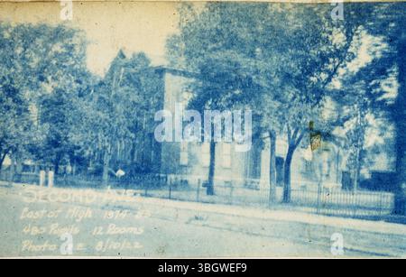 La Second Avenue Elementary School di Columbus, Ohio, fu costruita nel 1873 e aperta nel 1874. L'edificio, ancora in piedi ma non più in uso, è uno storico edificio scolastico che riflette lo stile architettonico della fine del XIX secolo. Foto Stock