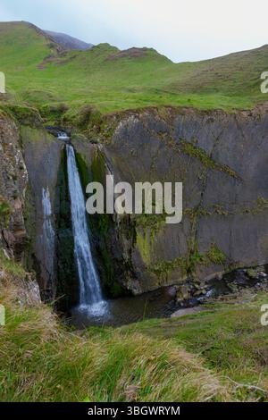 Speke's Mill Mouth Waterfall, la più alta della penisola di Hartland a 15 metri: Costa del Devon settentrionale, Regno Unito Foto Stock