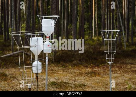 Primo piano degli strumenti utilizzati per la ricerca naturalistica nella riserva naturale di Evo, Finlandia. Foto Stock