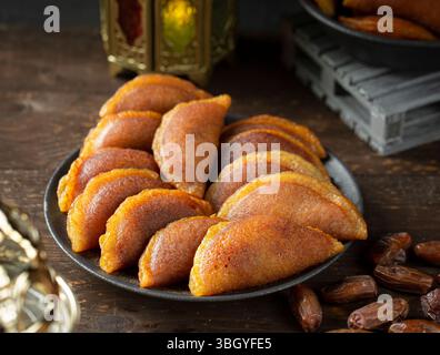 Date qatayef, tradizionale dessert arabo mediorientale del Ramadan. Foto Stock
