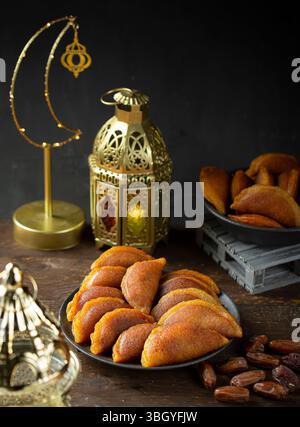 Qatayef, tradizionale dolce arabo croccante del Medio Oriente. Foto Stock