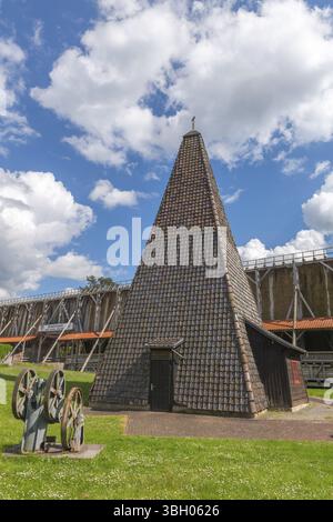 Torre di perforazione del 1864 per lo sviluppo di una sorgente di salamoia, 1000 anni di produzione di sale a Bad Sooden, Allendorf, distretto di Bad Sooden, profondo W Foto Stock
