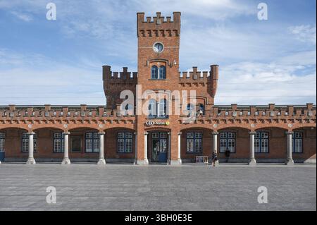 Edificio monumentale della stazione ferroviaria di Aalst, Fiandre orientali, Belgio, 6 ottobre 2024, Europa Foto Stock