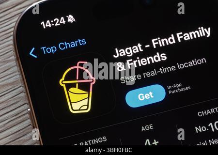 OSTRAVA, CECHIA - 23 NOVEMBRE 2024: App store Apple con Jagat - applicazione mobile Find Family and Friends da installare Foto Stock