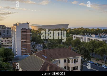 Vista della città di Cape Town e guarda il Cape Town Stadium, che ha ospitato la Coppa del Mondo FIFA 2010 Foto Stock