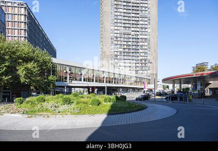 Liegi, Belgio, 10 agosto 2024 - rotonda con la compagnia di assicurazioni Ethias, Europa Foto Stock