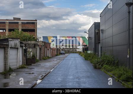 Anderlecht, Bruxelles capitale, Belgio, 16 SEP, 2024 la Biestebroekkaai, una strada industriale, l'Europa Foto Stock