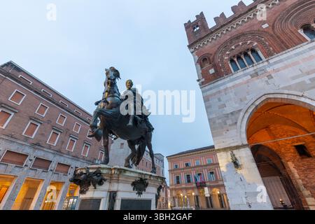 Piacenza - il memoriale di Alessandro Farnese duca di Parma (1545-1592) su piazza cavalli di Francesco Monchi (1624). Foto Stock