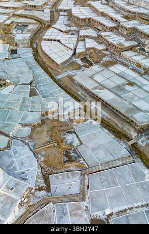 Vista aerea della Valle dell'Anana con antiche terrazze saline, Paesi Baschi, Spagna Foto Stock