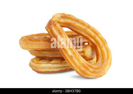 Un mucchio di tradizionali churros da dessert spagnoli, pasta fritta isolata su sfondo bianco. Cibo di strada, snack dolci, dessert fatti in casa. Foto Stock