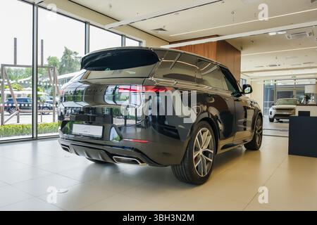 Almaty, Kazakistan - 29 maggio 2025: La parte posteriore della nuova Range Rover Sport. SUV premium Foto Stock