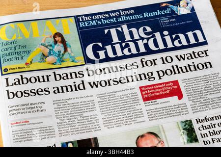 6 giugno 2025. Il titolo in prima pagina di The Guardian è il divieto del lavoro di bonus per 10 giochi d'acqua a causa del peggioramento dell'inquinamento. Foto Stock
