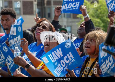 Detroit, Michigan, Stati Uniti. 7 giugno 2025. I membri della United Auto Workers si radunano per sostenere il Rev. Solomon Kinloch, candidato a sindaco di Detroit. Kinloch è un ex membro dell'UAW e ora pastore della Chiesa nondenominazionale del Trionfo, che conta 40.000 membri in otto sedi. Crediti: Jim West/Alamy Live News Foto Stock