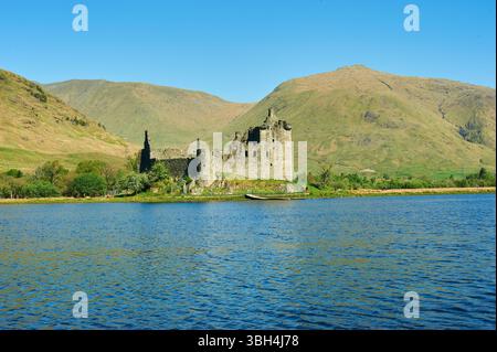 Rovine del castello di Kilchurn all'estremità nord-est di Loch Awe, Argyll, Scozia, Regno Unito Foto Stock