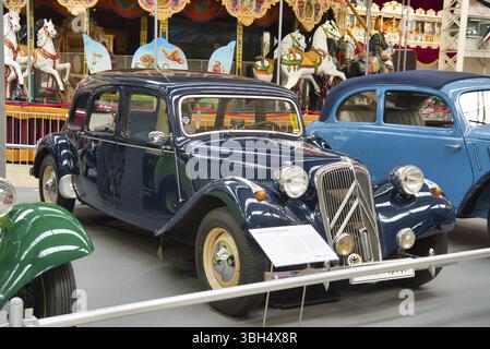 SPEYER, GERMANIA - OTTOBRE 2022: Auto retrò Blue citroen 11 CV Traction avant 1956 nel Technikmuseum Speyer Foto Stock
