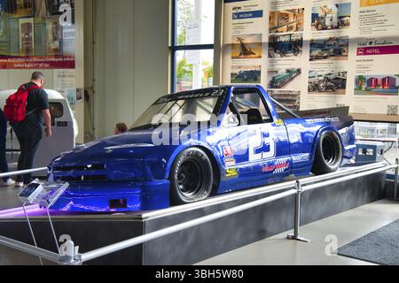 SPEYER, GERMANIA - OTTOBRE 2022: Blue Race-pickup-truck Chevrolet NASCAR nel Technikmuseum Speyer Foto Stock