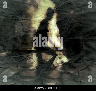 La notte dell'incendio Walpurgis. Sabbat. Strega volante su una scopa. Imitazione di un antico trattato sulla carta pergamena Foto Stock