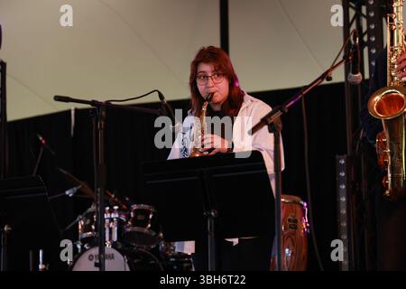 Londra, Regno Unito. 7 giugno 2025: La Brixton Chamber Orchestra Side-by-Side Project si esibisce al Lambeth Country Show 2025 un festival per famiglie con musica dal vivo cibo e bevande, arte e cultura al Lambeth Country Show 2025 - Day 1 è portato a voi dal Lambeth Council, in collaborazione con Brockwell Live, Londra, Regno Unito. (Foto di 李世惠/SEE li/Picture Capital) Foto Stock