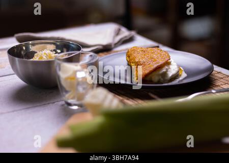 Cachapas di mais con formaggio bianco, tipico piatto venezuelano. Foto Stock