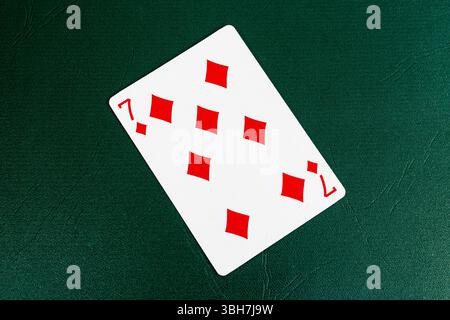 Seven of Diamonds Card on Casino ha avuto un background Foto Stock