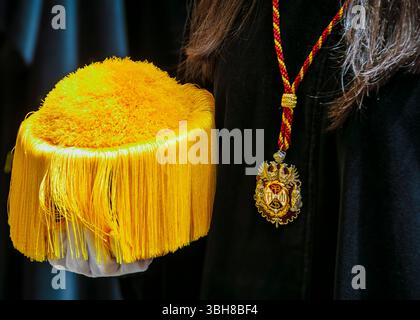 Toledo, Spagna, 19 giugno 2014: Toledo's Golden Splendor: Corpus Christi accessori cerimoniali Foto Stock