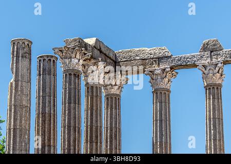 Evora, Portogallo, 26 maggio 2022: Il centro storico di Évora è ben conservato e mostra influenze romane, moresche e medievali. Foto Stock