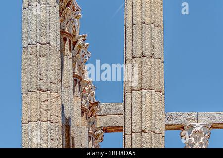 Evora, Portogallo, 26 maggio 2022: Il centro storico di Évora è ben conservato e mostra influenze romane, moresche e medievali. Foto Stock