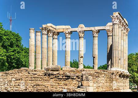 Evora, Portogallo, 26 maggio 2022: Il centro storico di Évora è ben conservato e mostra influenze romane, moresche e medievali. Foto Stock