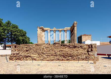 Evora, Portogallo, 26 maggio 2022: Il centro storico di Évora è ben conservato e mostra influenze romane, moresche e medievali. Foto Stock