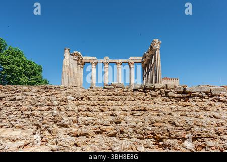 Evora, Portogallo, 26 maggio 2022: Il centro storico di Évora è ben conservato e mostra influenze romane, moresche e medievali. Foto Stock