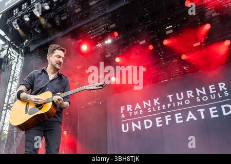 Musikfestival Rock im Park, Frank Turner & the Sleeping Souls, Nürnberg 08.06.2025 Frank Turner & The Sleeping Souls treten auf der Pandora Stage beim Musikfestival Rock im Park 2025 auf. Der britische Singer-Songwriter und Seine Band präsentieren eine mitreißende Mischung aus Folk-Rock und Punk vor einem engagierten Publikum. Die Aufnahme zeigt den charismatischen Frontmann Frank Turner mit Gitarre in der Hand, begleitet von seiner eingespielten Liveband. Nürnberg Bayern Deutschland *** Festival musicale Rock im Park, Frank Turner The Sleepin, Norimberga 08 06 2025 Frank Turner The Sleepin Foto Stock