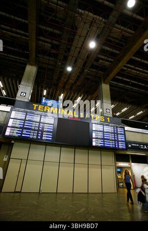 Guarulhos, San Paolo, Brasile - feb23, 2008. Vista interna del terminal passeggeri dall'aeroporto internazionale Governador Franco Montoro, noto come Cumbica Foto Stock