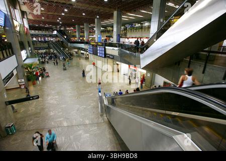 Guarulhos, San Paolo, Brasile - feb23, 2008. Vista interna del terminal passeggeri dall'aeroporto internazionale Governador Franco Montoro, noto come Cumbica Foto Stock