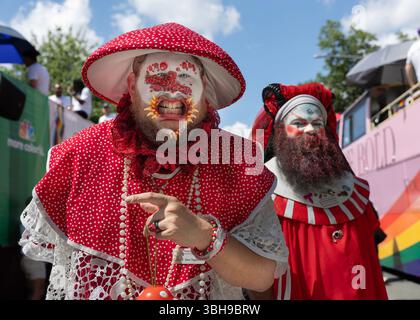 Washington DC, Stati Uniti. 7 giugno 2025. I partecipanti marciano alla parata WorldPride 2025 a sostegno dei diritti LGBTQ a Washington, DC, il 7 giugno 2025. La festa colorata porta migliaia di persone in strada. Promuove equità, accettazione e visibilità per la comunità LGBTQ. (Foto di Probal Rashid/NurPhoto)0 credito: NurPhoto SRL/Alamy Live News Foto Stock