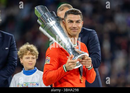 Monaco, Germania. 8 giugno 2025. Cristiano Ronaldo, portoghese, celebra una vittoria durante la finale di UEFA Nations League 2025 tra Portogallo e Spagna alla Monaco Football Arena di Monaco, Germania. Crediti: Mikołaj Barbanell/Alamy Live News Foto Stock
