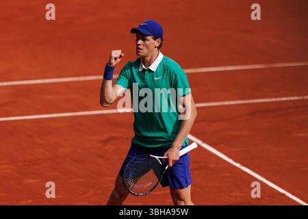 Parigi, Francia. 8 giugno 2025. Jannik Sinner (ITA) nella finale maschile durante il Roland Garros 2025. Crediti: Corleve/Alamy Live News Foto Stock