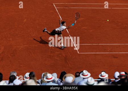 Parigi, Francia. 8 giugno 2025. Carlos Alcaraz (ESP) nella finale maschile durante il Roland Garros 2025. Crediti: Corleve/Alamy Live News Foto Stock