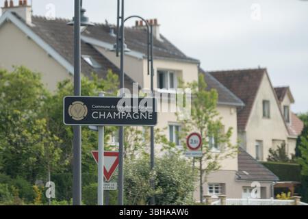Regione vinicola vicino a Epernay, Champagne, Francia. Sigle stradali e luoghi di destinazioni, segnare percorso turistico in Champagne, triip stradale Foto Stock