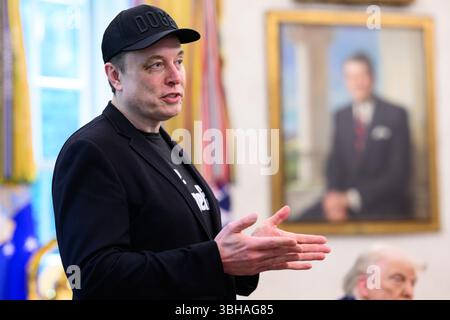 Partenza dal consigliere DEL DOGE Elon Musk presso l'Ufficio ovale della Casa Bianca il 30 maggio 2025. (USA) Foto Stock