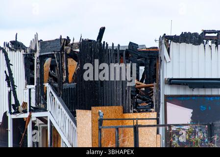 Resti di un edificio bruciato Foto Stock