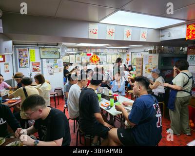LAN Fong Yuen è una famosa casa da tè al latte in stile Hong Kong in Gage Street a Hong Kong. Foto Stock