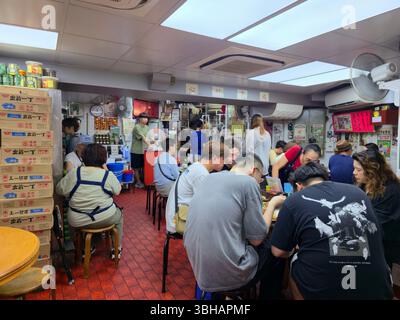 LAN Fong Yuen è una famosa casa da tè al latte in stile Hong Kong in Gage Street a Hong Kong. Foto Stock