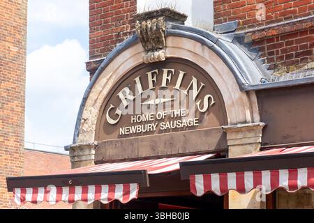 Segnale Griffins Family Butchers, Bridge Street, Newbury, Berkshire, Inghilterra, Regno Unito Foto Stock