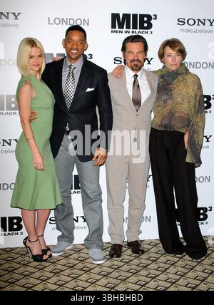 Alice Eve, Will Smith Josh Brolin ed Emma Thompson al servizio fotografico "Men in Black III" presso il Dorchester Hotel di Londra - 16 maggio 2012 Foto Stock