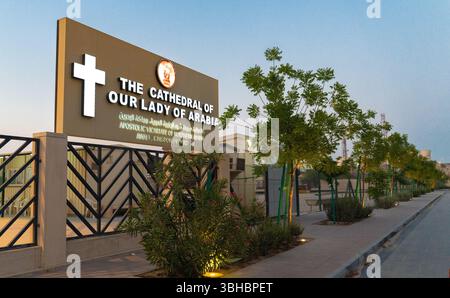 Cattedrale di nostra Signora dell'Arabia ad Awali, governatorato meridionale, Regno del Bahrein si trova su un lotto di 8.000 metri quadrati donato dal re del Bahrein. Foto Stock