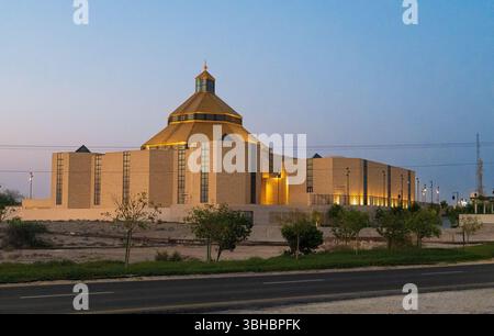 Cattedrale di nostra Signora dell'Arabia ad Awali, governatorato meridionale, Regno del Bahrein si trova su un lotto di 8.000 metri quadrati donato dal re del Bahrein. Foto Stock