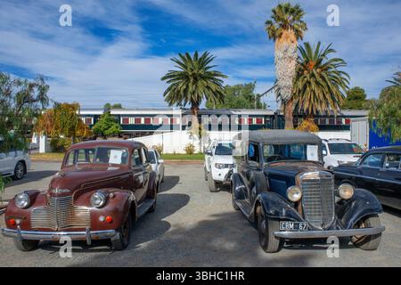 Il museo dei trasporti di Matjiesfontein ha una selezione di veicoli d'epoca e rari che sono stati restaurati al loro antico splendore. Questa immagine potrebbe averlo fatto Foto Stock