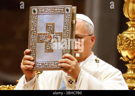 Città del Vaticano. 9 giugno 2025. Papa Leone XIV celebra una messa nella Basilica di San Pietro in occasione del Giubileo della Santa sede. Crediti: Riccardo De Luca - aggiornamento immagini/Alamy Live News Foto Stock